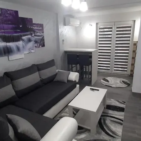 Apartamento Adrijana 1 *